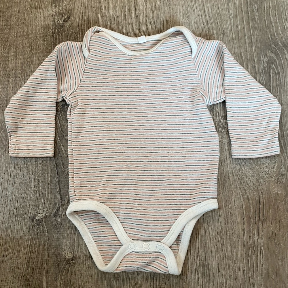 Mori 6-9 mo onesie